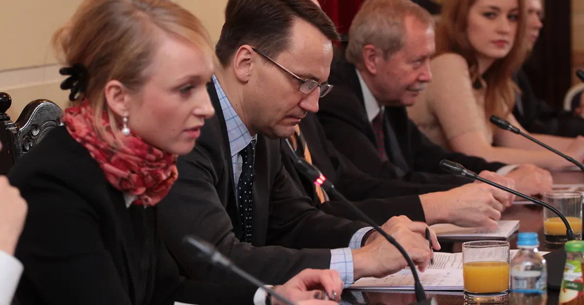 Prognozy polityczne 2025: szanse partii w Polsce